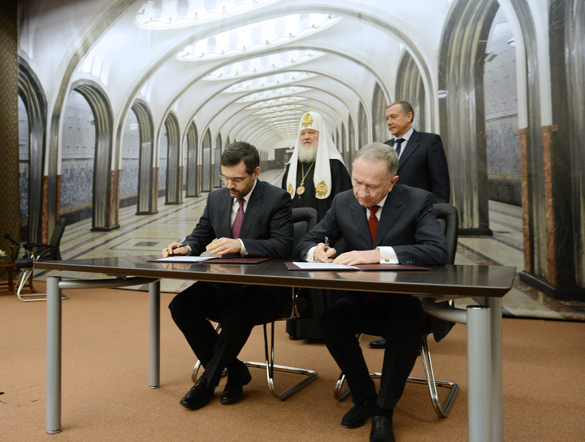 Церковь и Московский метрополитен подписали меморандум о сотрудничестве Церковь и Московский метрополитен подписали меморандум о сотрудничестве